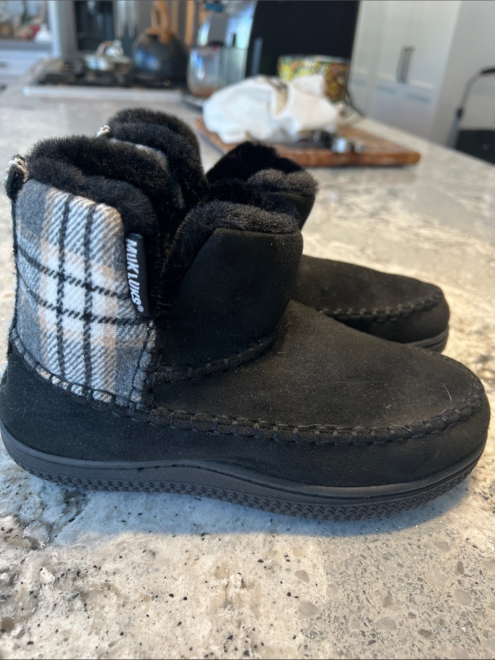 NWOT MUK LUKS Haven Slipper Booties Black Plaid Size Small 5-6